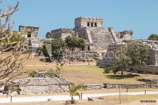 Picture of Tulum ruins on a sunny day